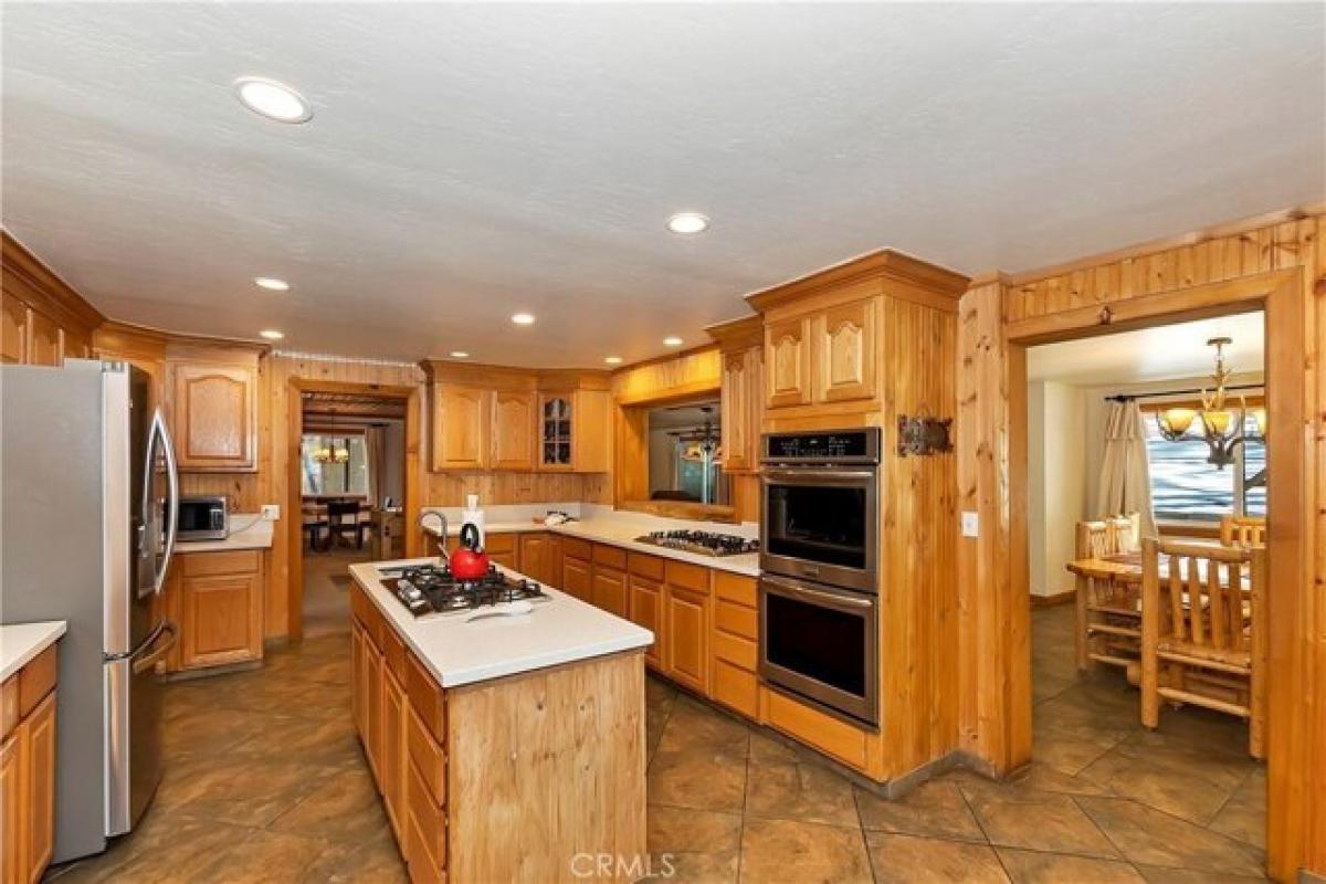 Picture of Home For Sale in Big Bear City, California, United States
