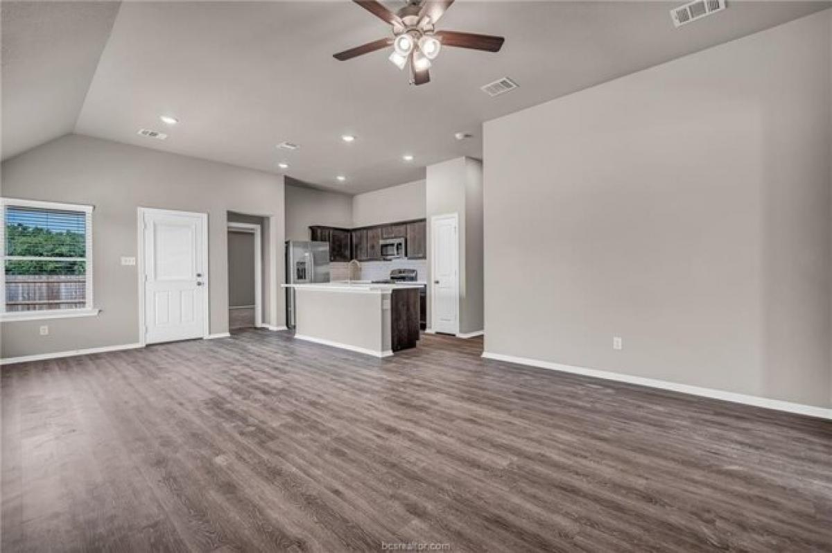 Picture of Home For Sale in Bryan, Texas, United States