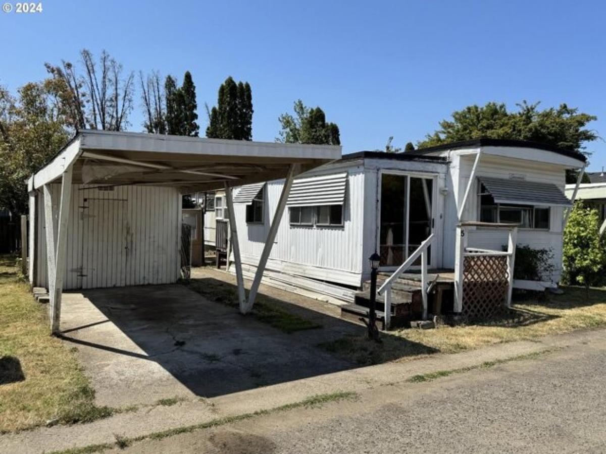 Picture of Home For Sale in Newberg, Oregon, United States