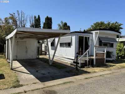 Home For Sale in Newberg, Oregon