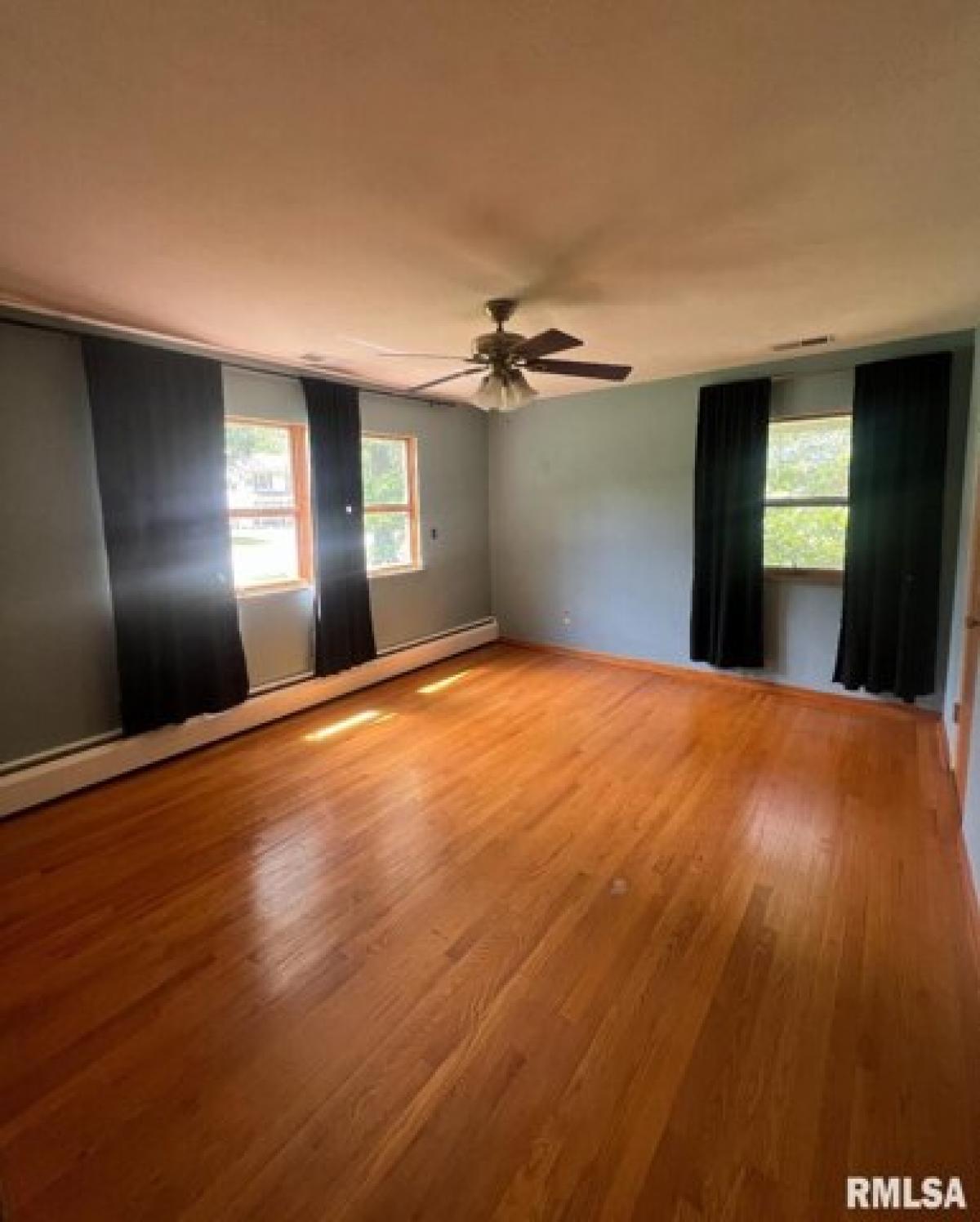 Picture of Home For Sale in Carbondale, Illinois, United States