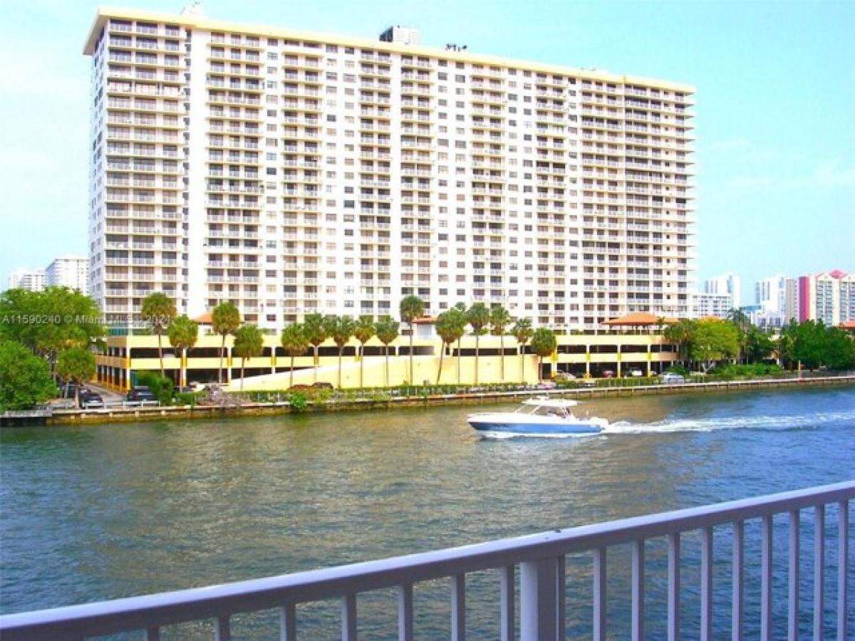 Picture of Home For Sale in North Miami Beach, Florida, United States