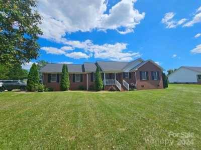 Home For Sale in Lincolnton, North Carolina