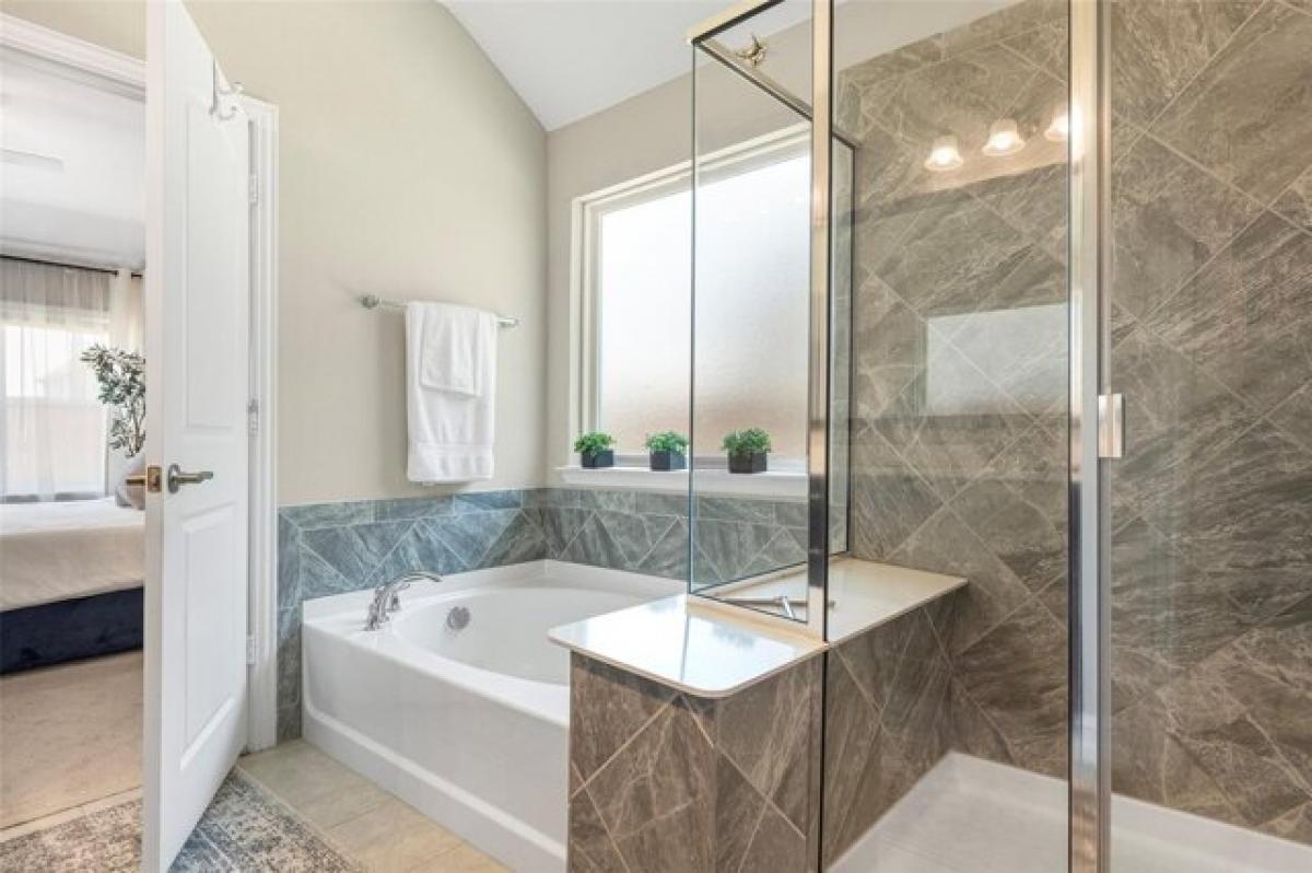 Picture of Home For Sale in Aubrey, Texas, United States