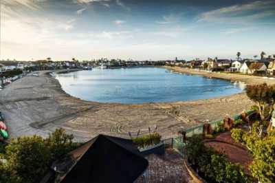 Home For Sale in Huntington Beach, California