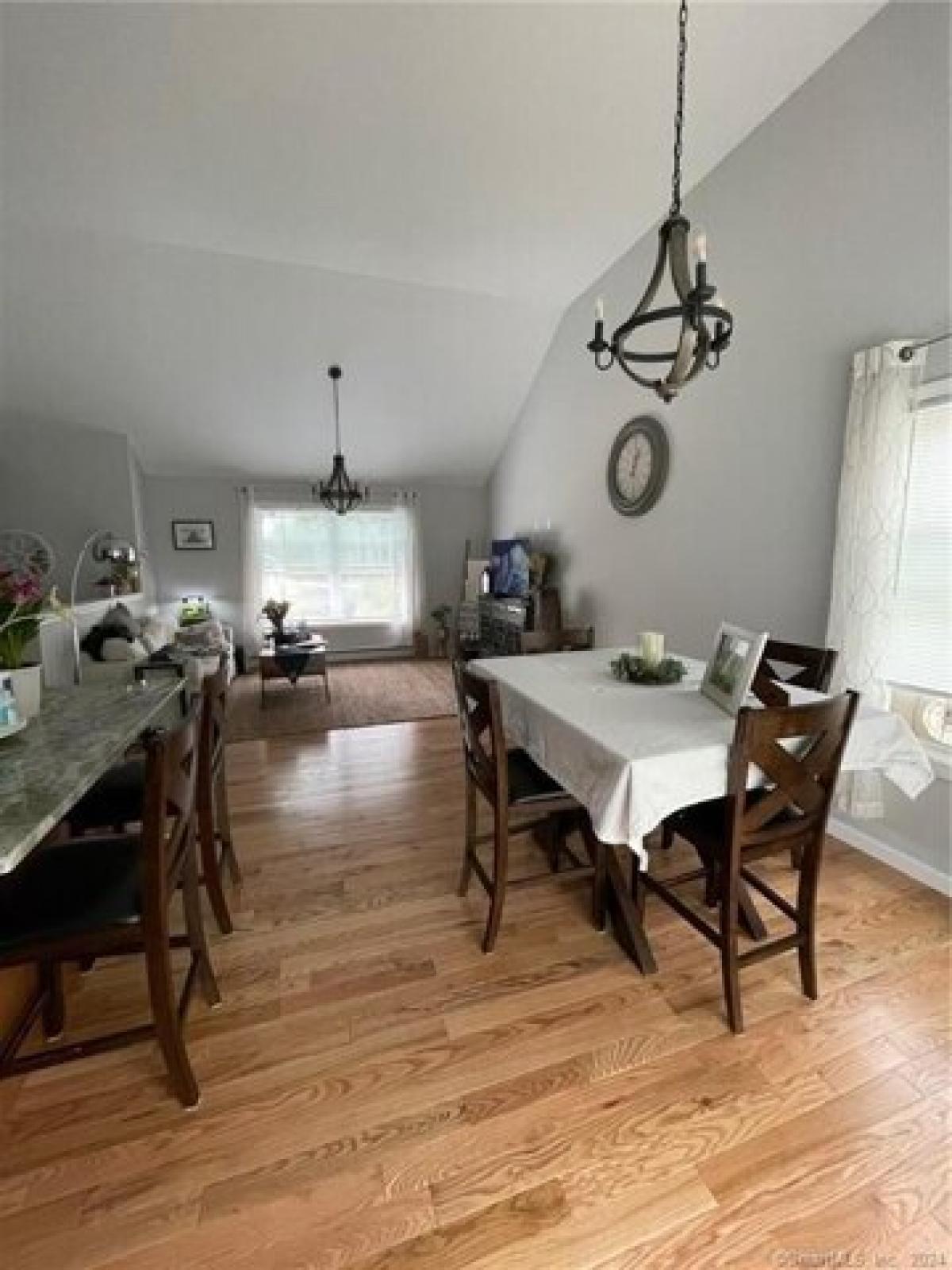 Picture of Home For Sale in North Stonington, Connecticut, United States