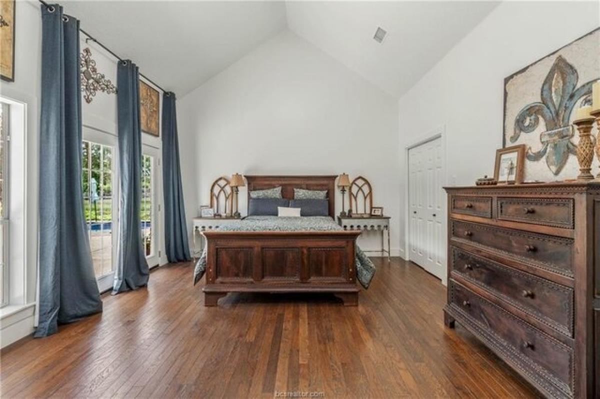 Picture of Home For Sale in Bryan, Texas, United States