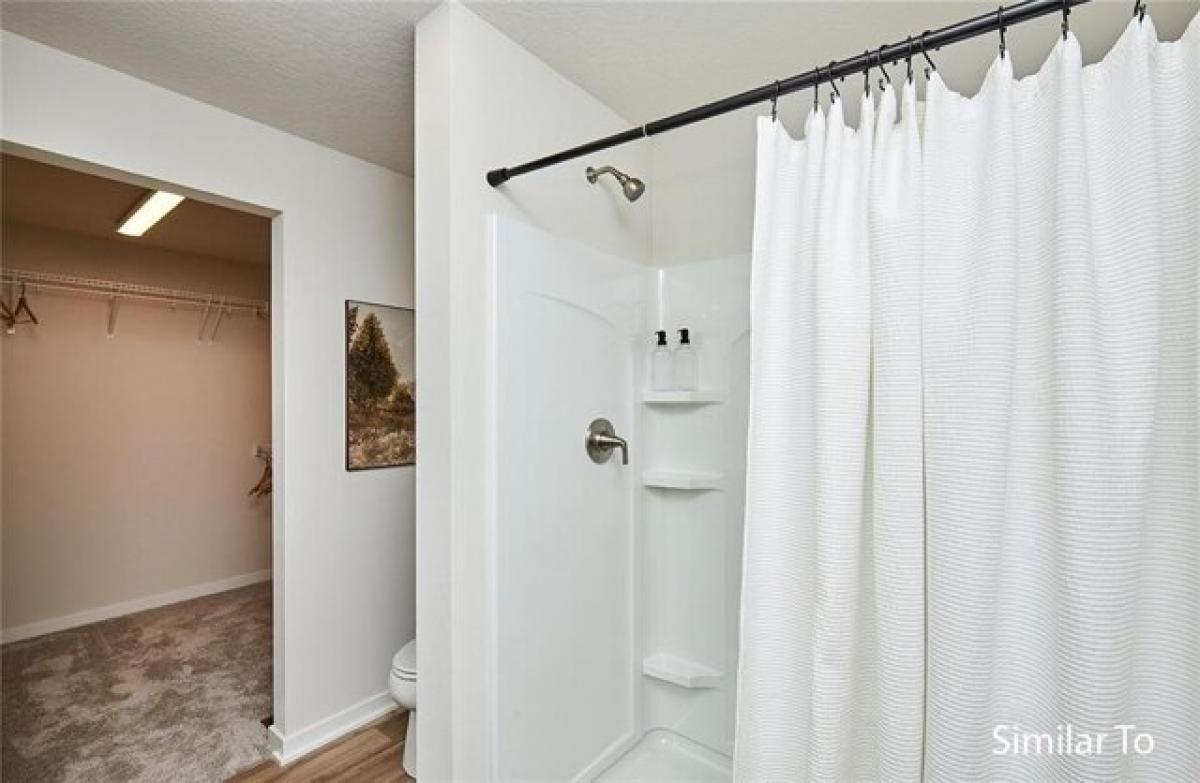 Picture of Home For Sale in West Des Moines, Iowa, United States