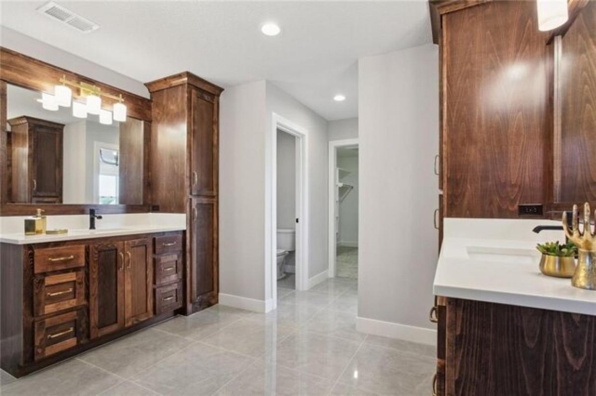 Picture of Home For Sale in Olathe, Kansas, United States