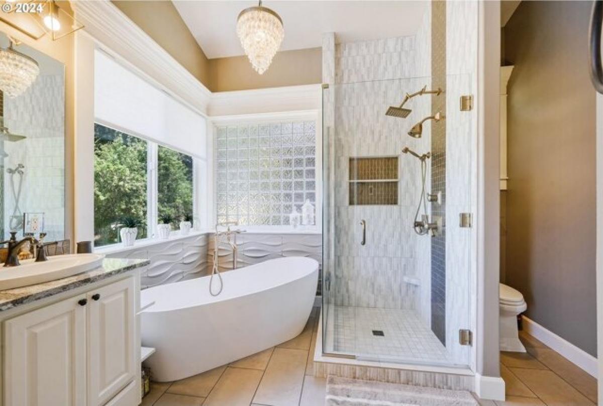 Picture of Home For Sale in Eugene, Oregon, United States