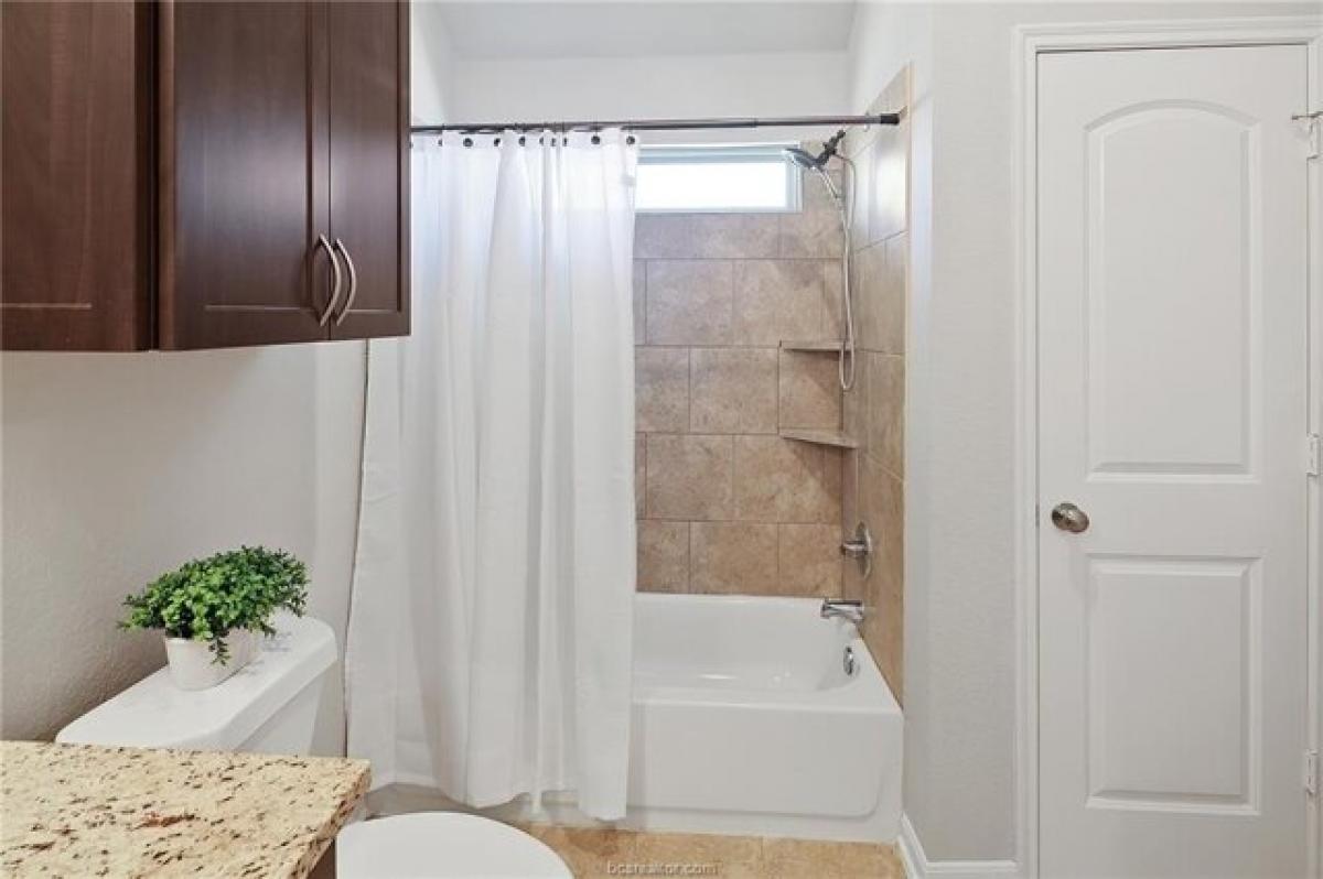 Picture of Home For Sale in Bryan, Texas, United States