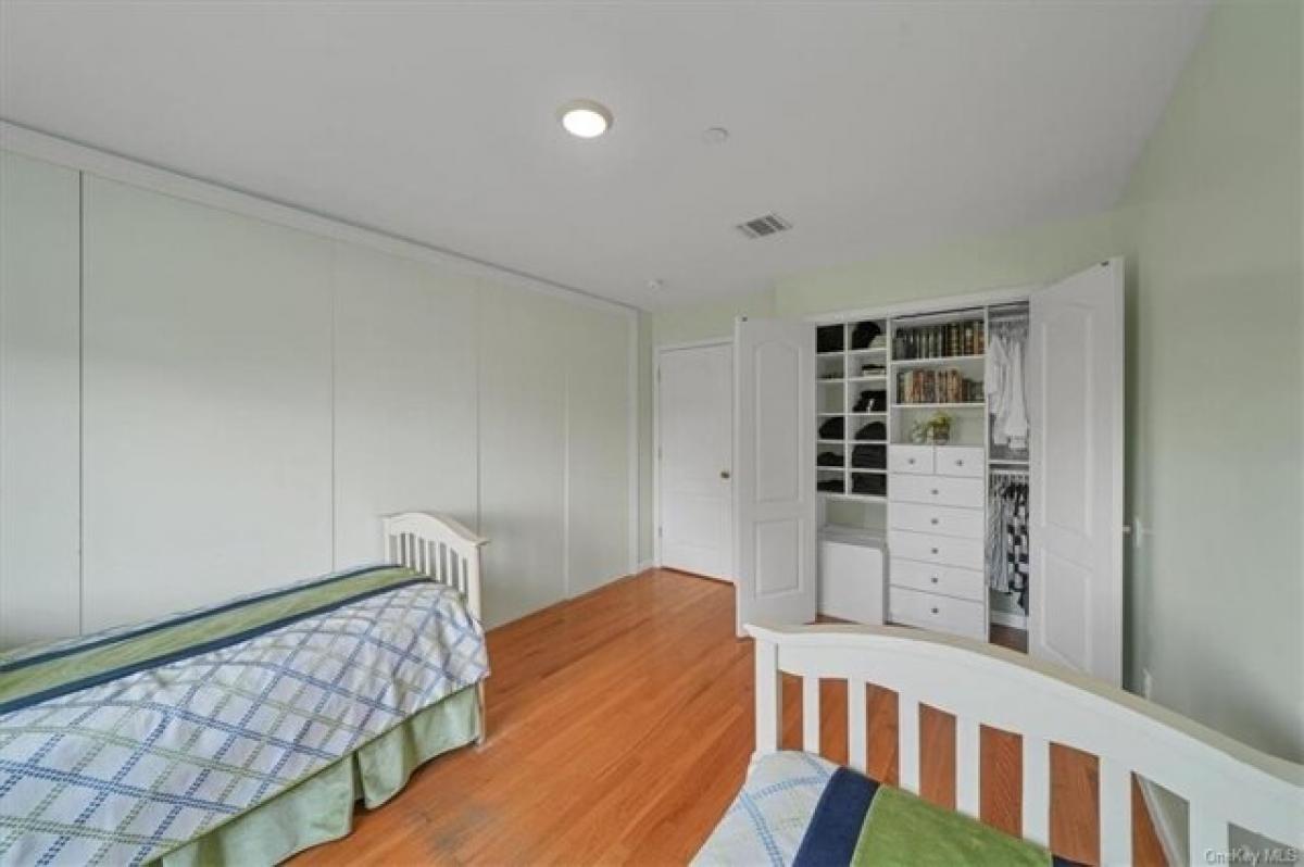 Picture of Home For Sale in Monroe, New York, United States