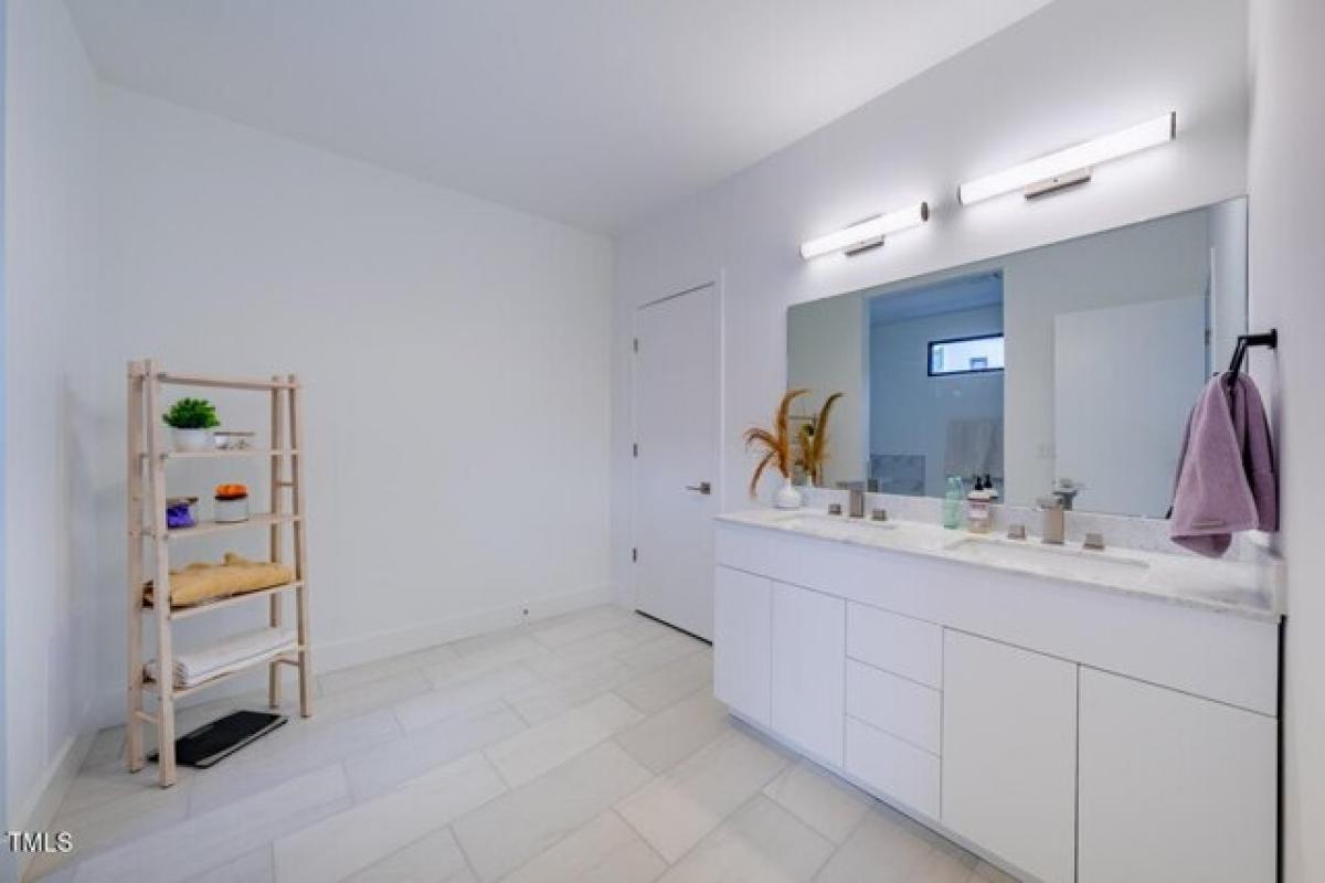 Picture of Home For Sale in Durham, North Carolina, United States