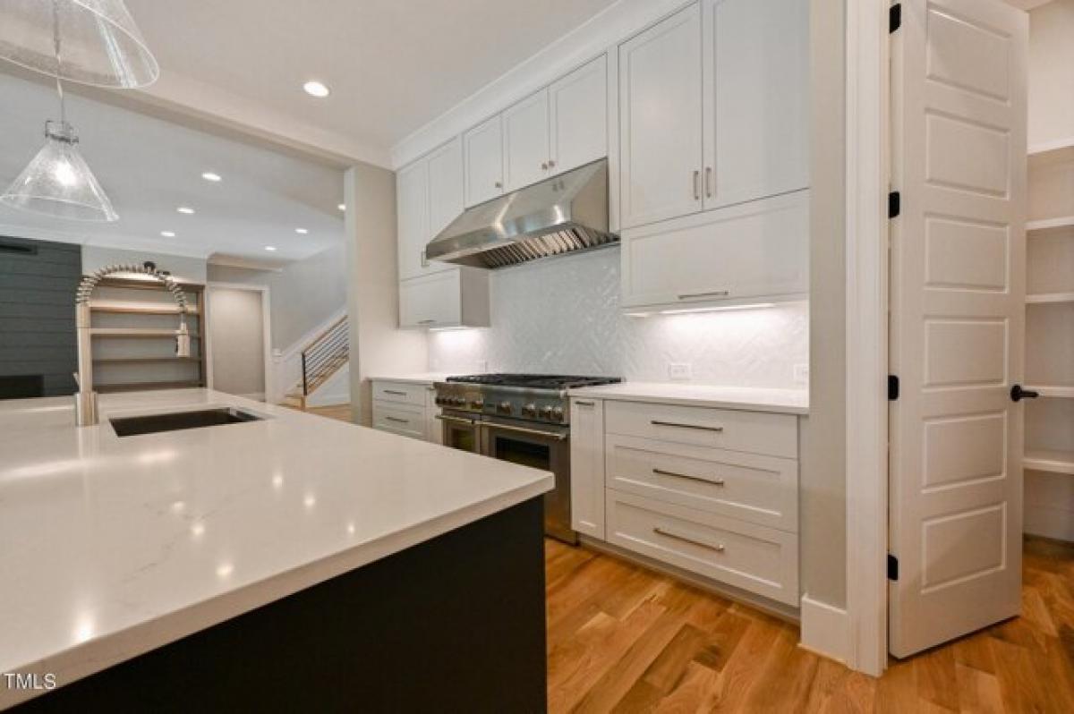 Picture of Home For Sale in Chapel Hill, North Carolina, United States