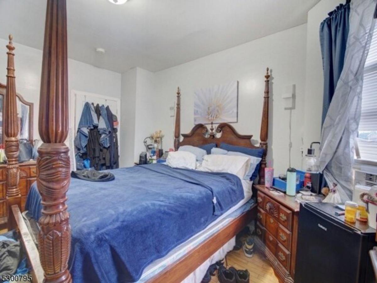 Picture of Home For Sale in Newark, New Jersey, United States