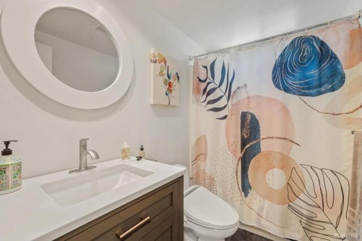 Picture of Home For Sale in South Lake Tahoe, California, United States