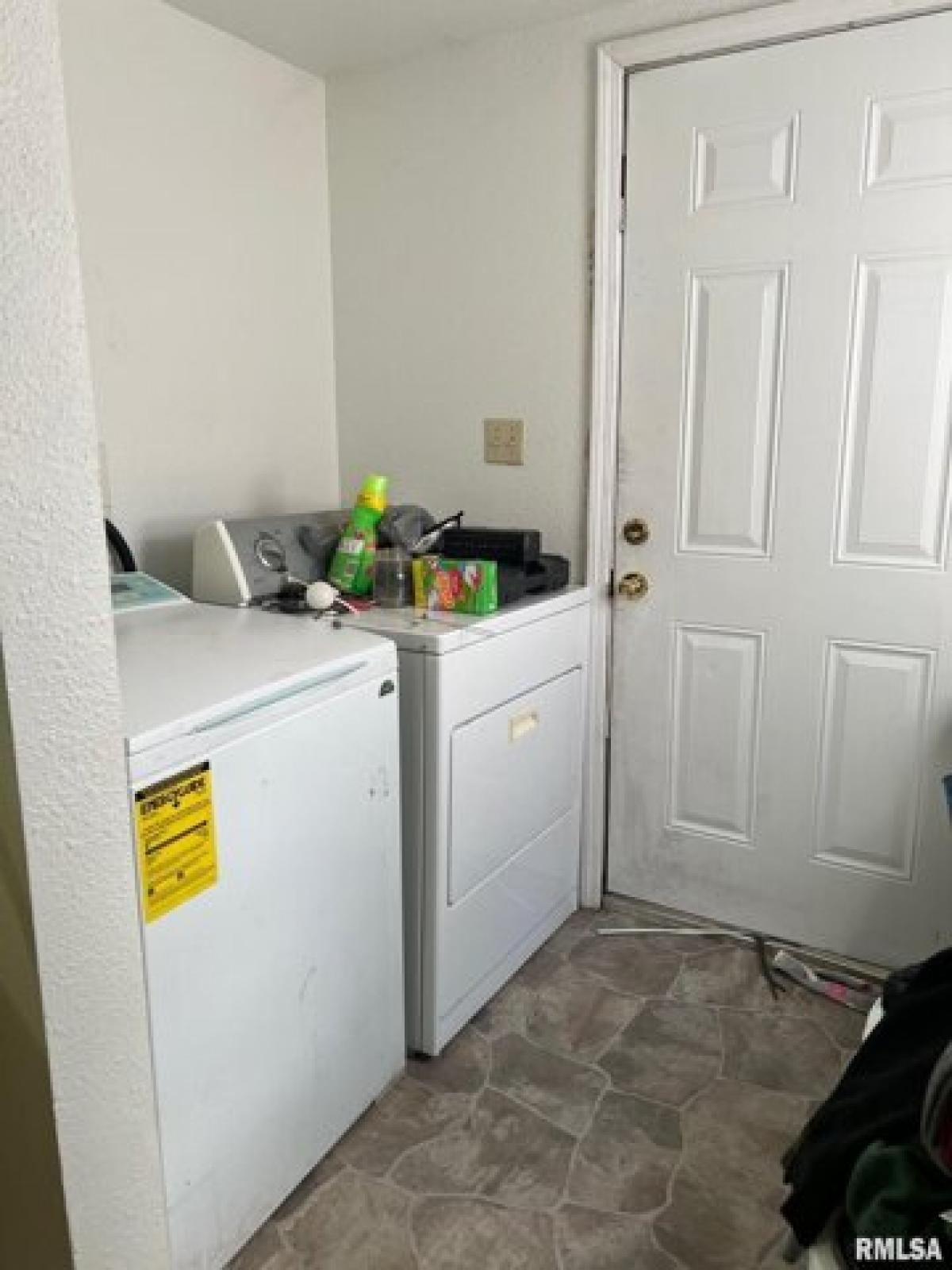 Picture of Home For Sale in Carbondale, Illinois, United States