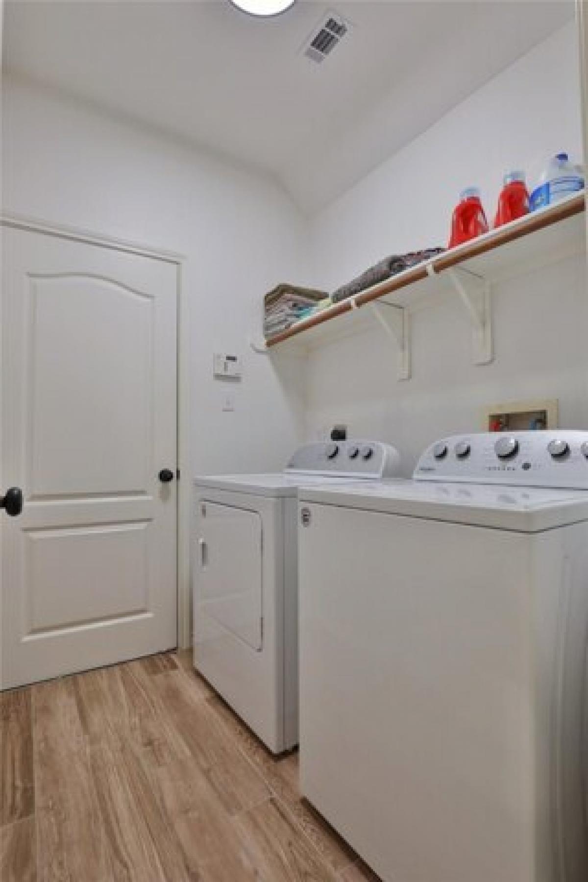 Picture of Home For Sale in Clute, Texas, United States