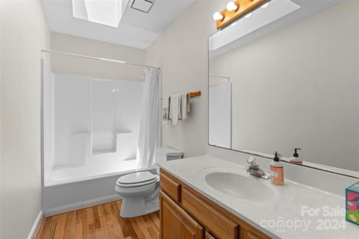 Picture of Home For Sale in Brevard, North Carolina, United States