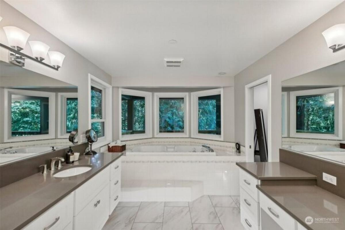 Picture of Home For Sale in Issaquah, Washington, United States