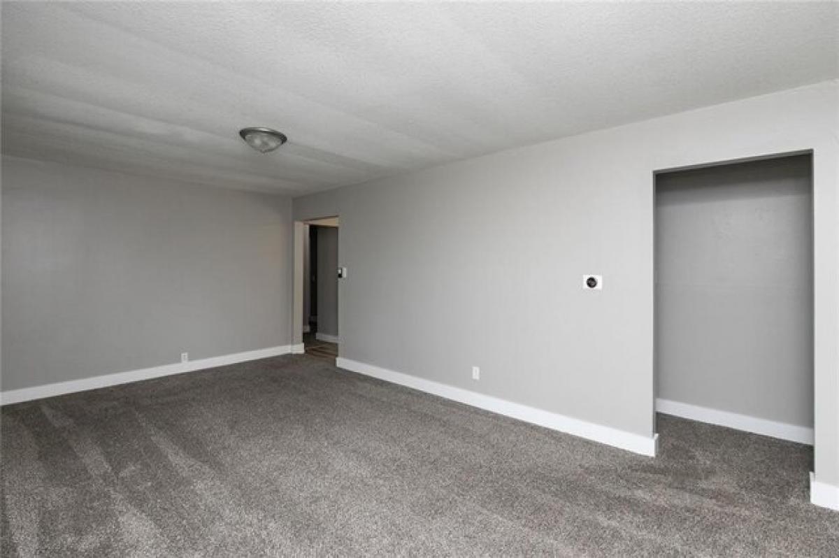 Picture of Home For Sale in Des Moines, Iowa, United States