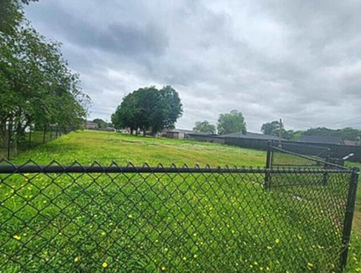 Picture of Residential Land For Sale in Beaumont, Texas, United States