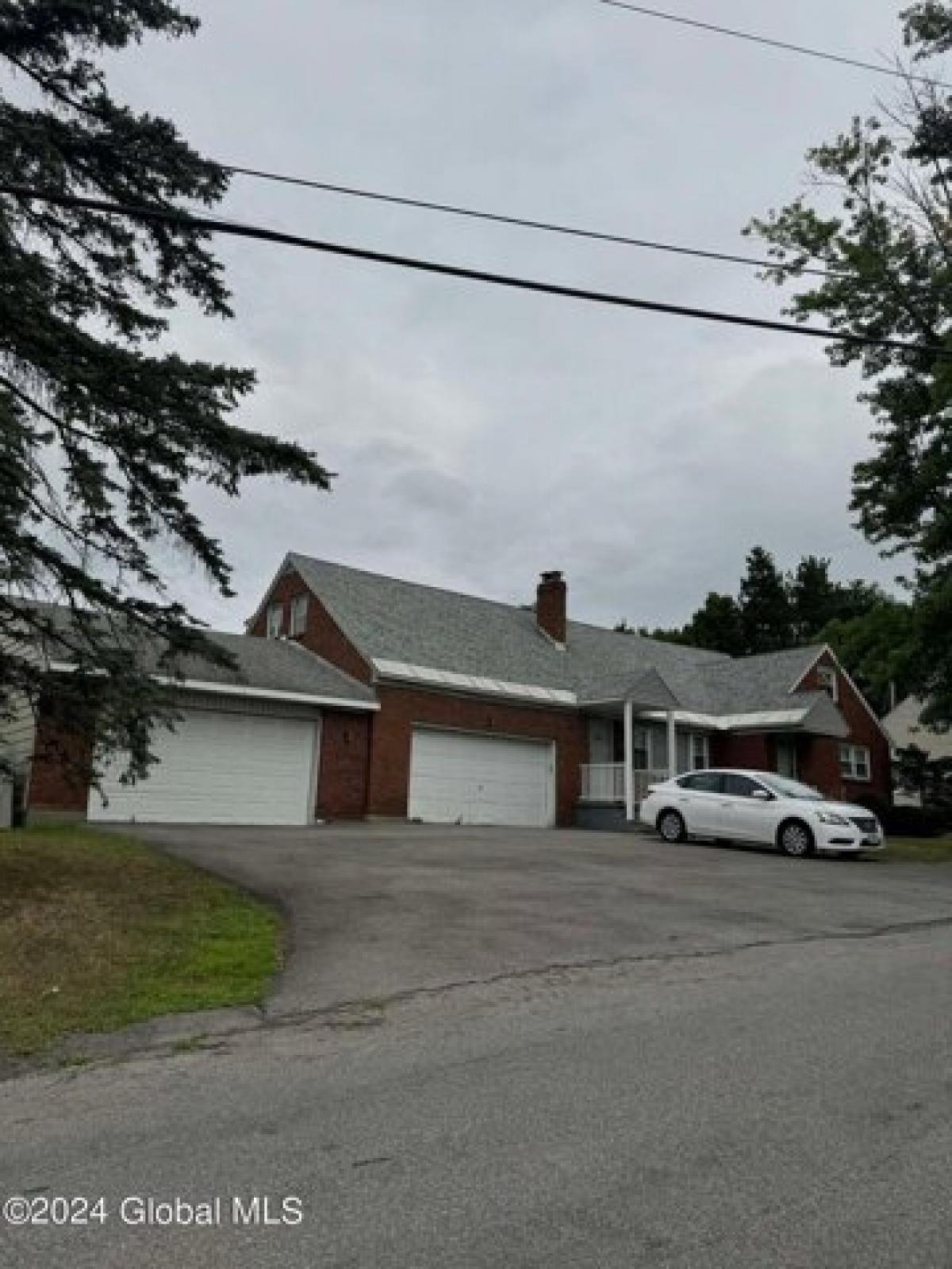 Picture of Home For Sale in Schenectady, New York, United States