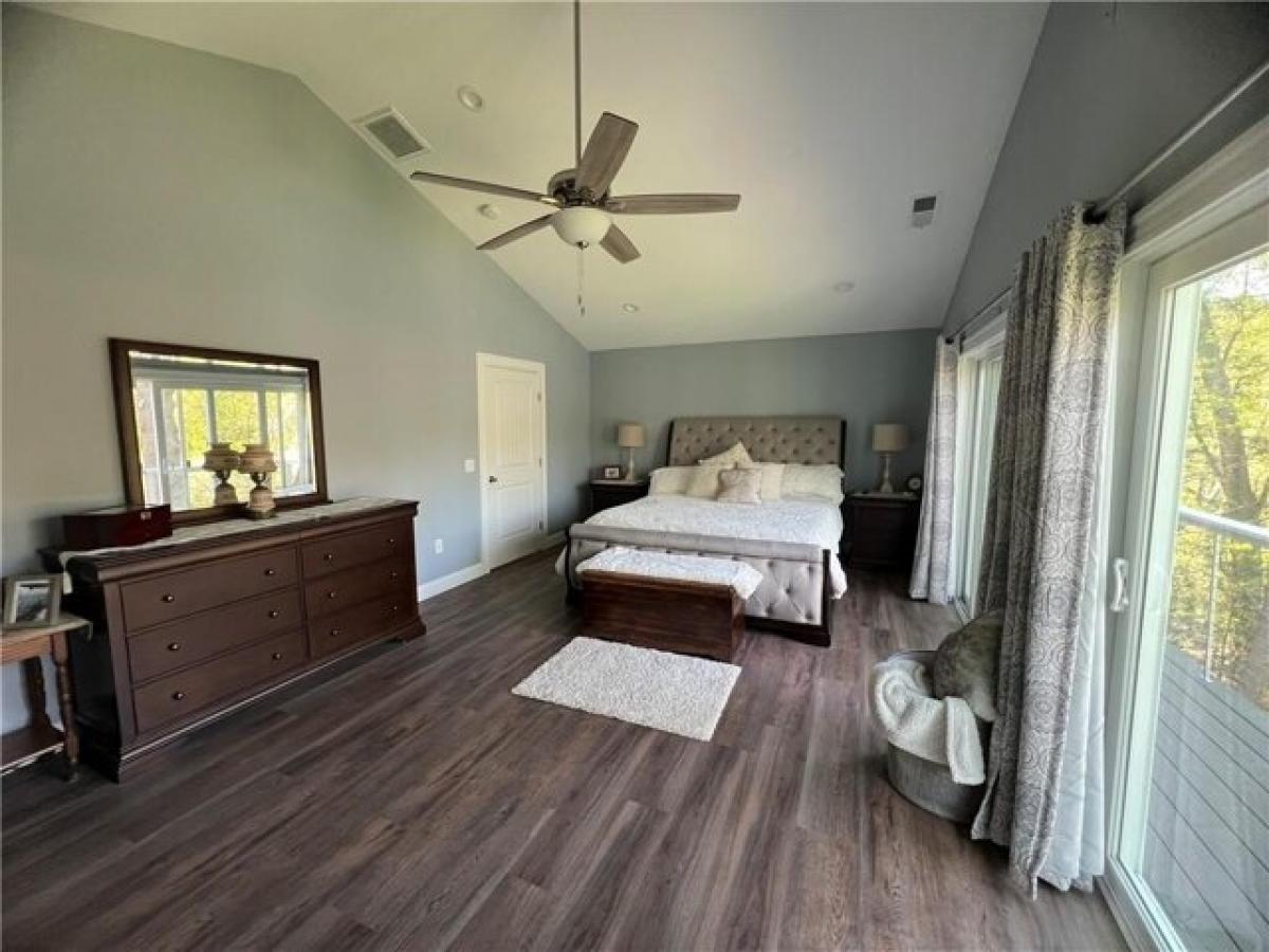 Picture of Home For Sale in Coventry, Rhode Island, United States