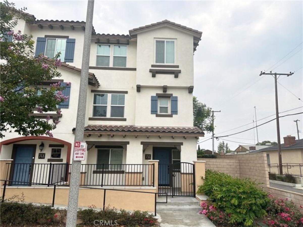 Picture of Home For Sale in Fullerton, California, United States