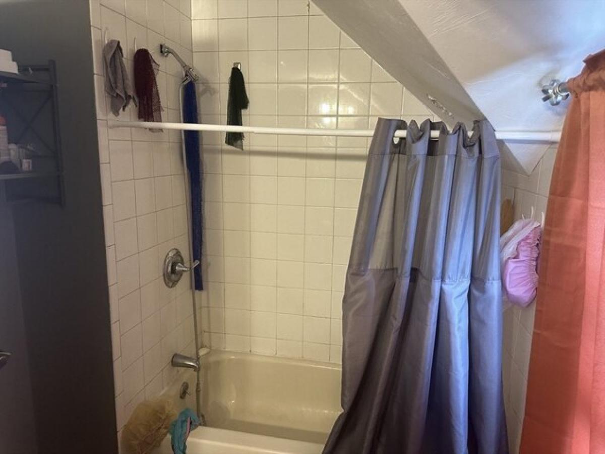 Picture of Home For Sale in Worcester, Massachusetts, United States