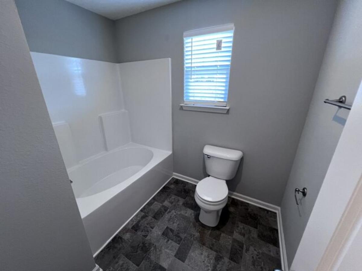 Picture of Home For Sale in La Vergne, Tennessee, United States