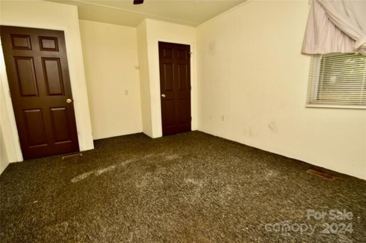 Picture of Home For Sale in Gastonia, North Carolina, United States