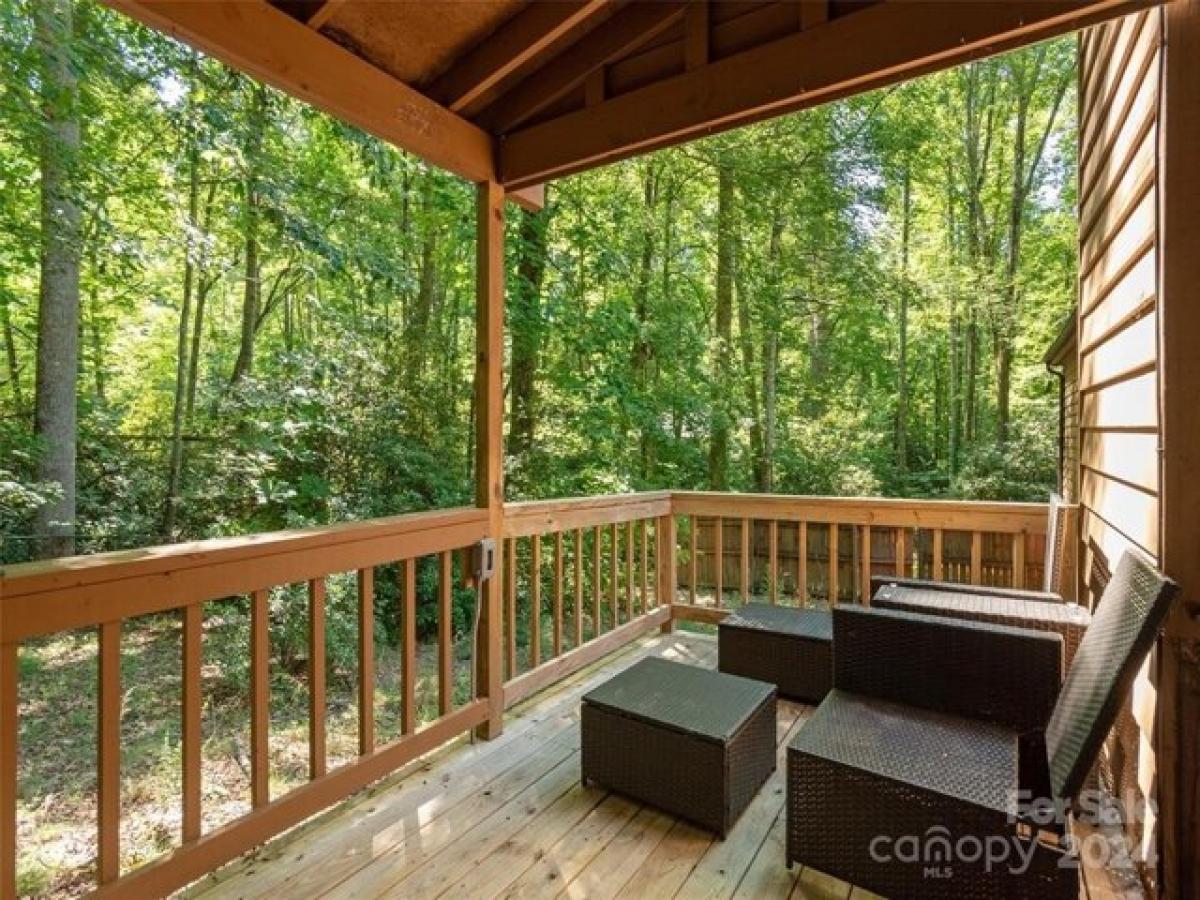 Picture of Home For Sale in Hendersonville, North Carolina, United States