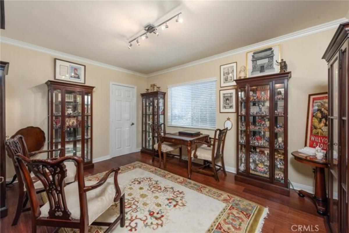 Picture of Home For Sale in Studio City, California, United States