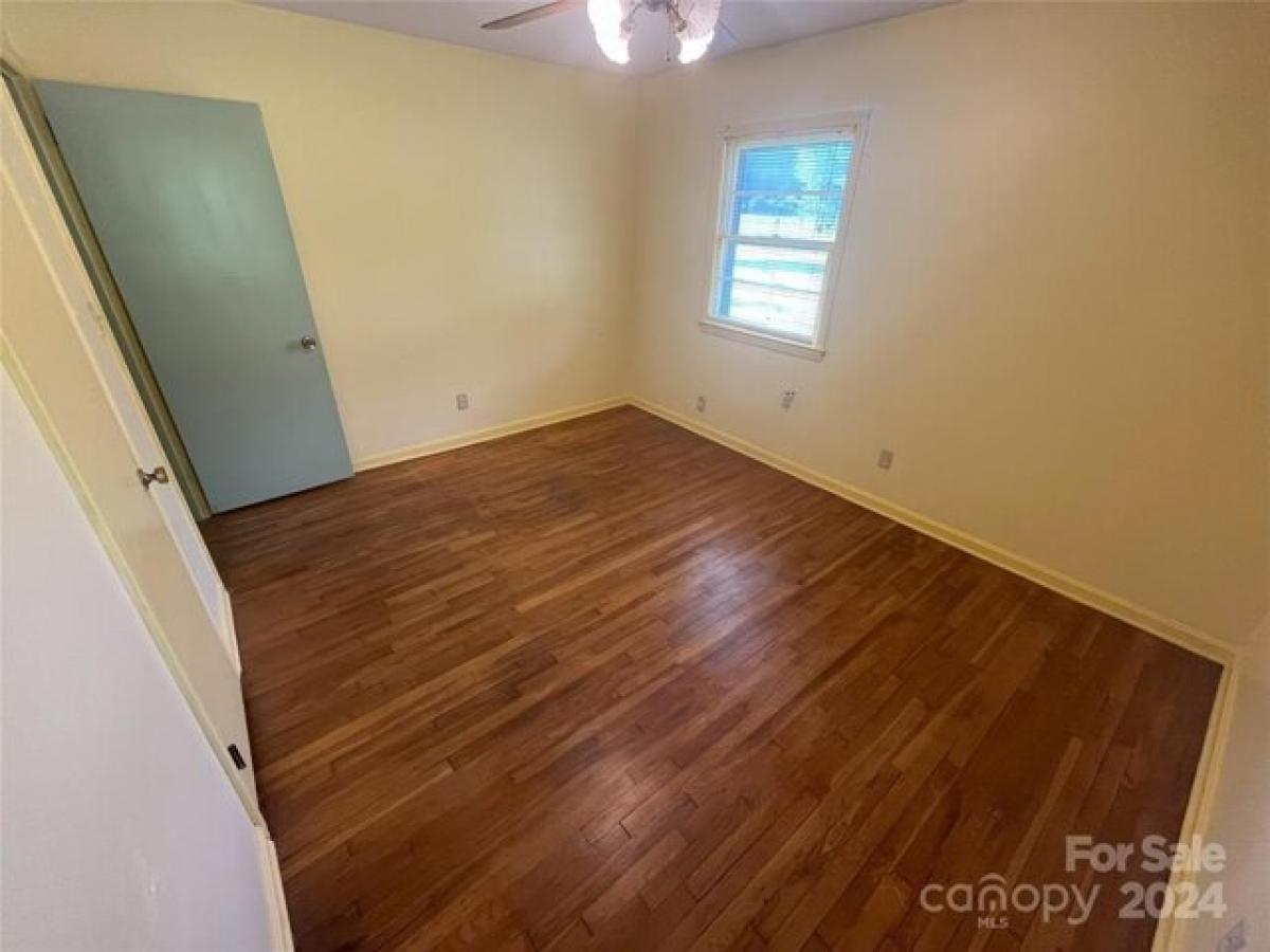 Picture of Home For Sale in Gastonia, North Carolina, United States