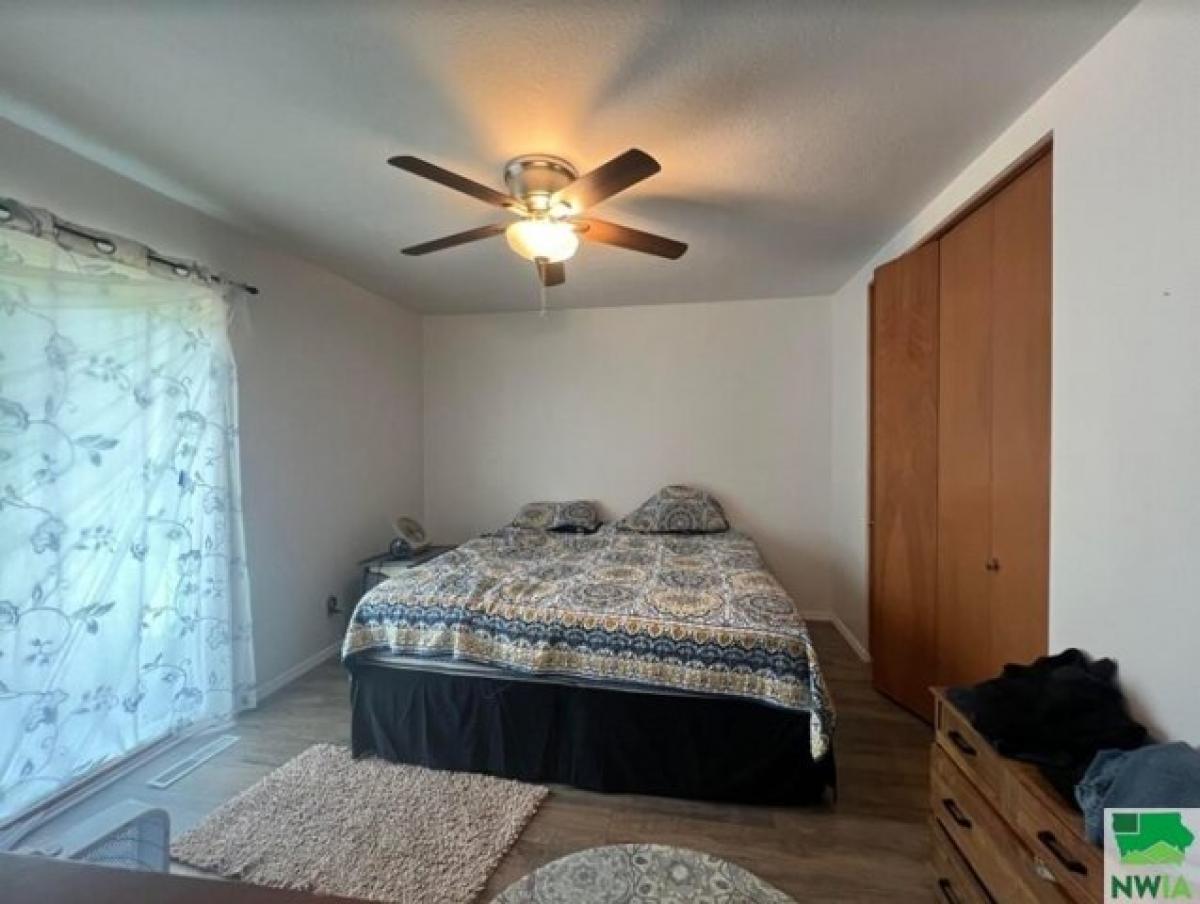 Picture of Home For Sale in Sioux City, Iowa, United States