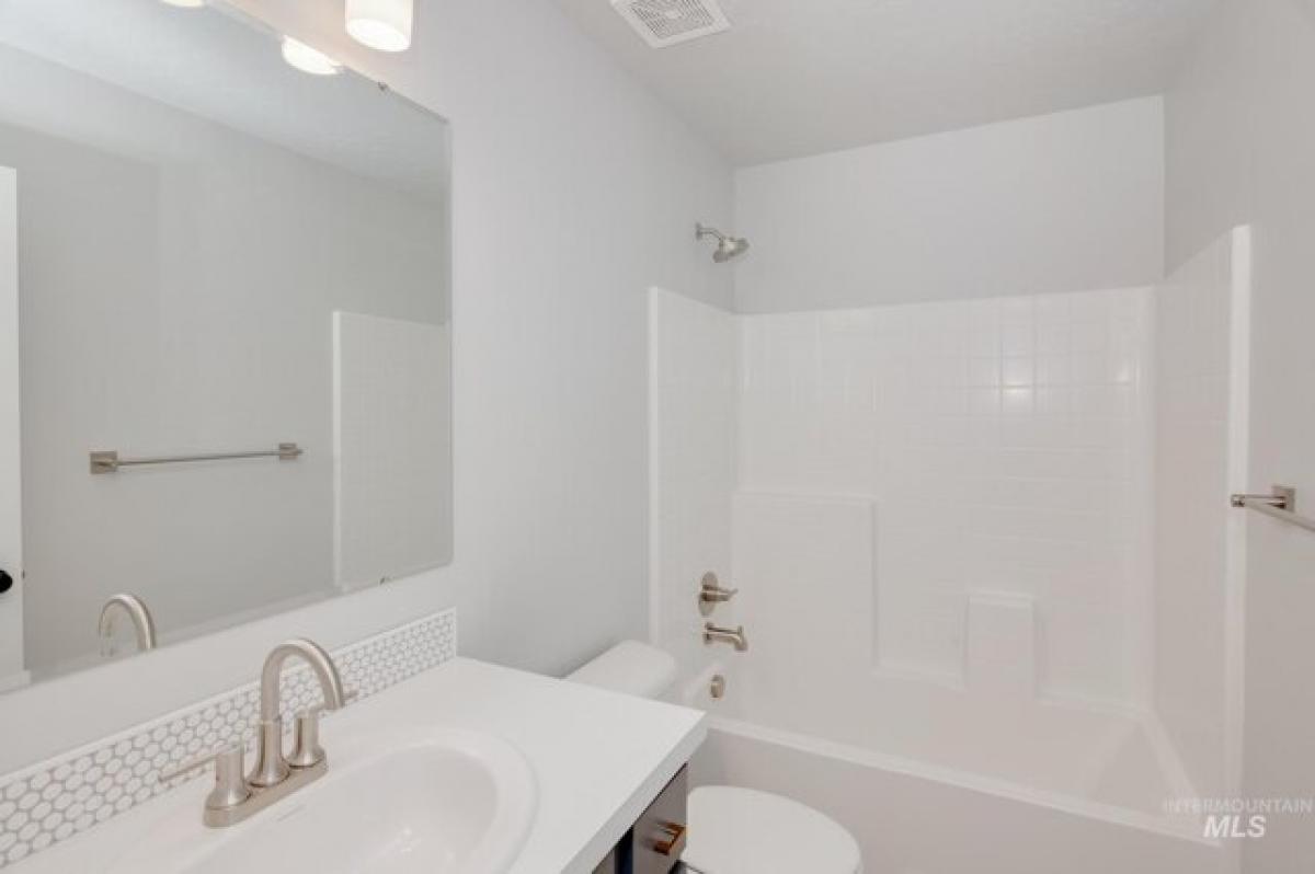 Picture of Home For Sale in Kuna, Idaho, United States