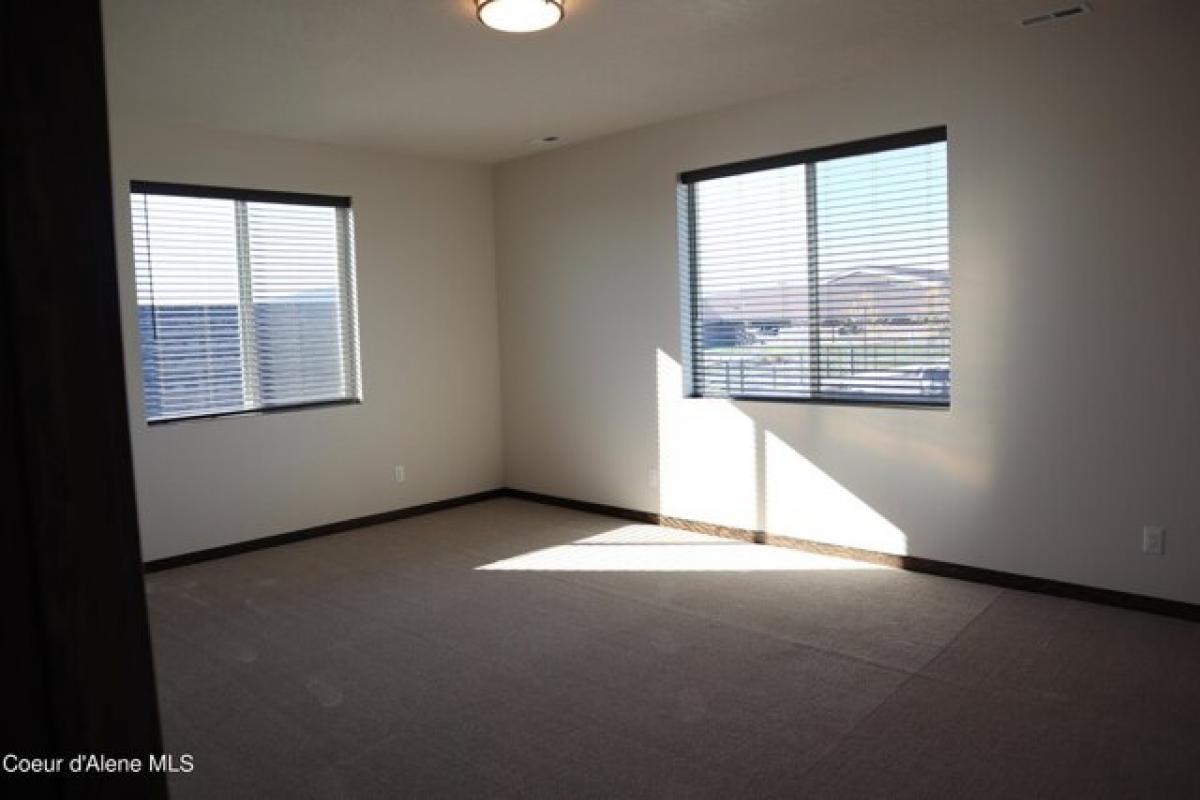 Picture of Home For Sale in Post Falls, Idaho, United States