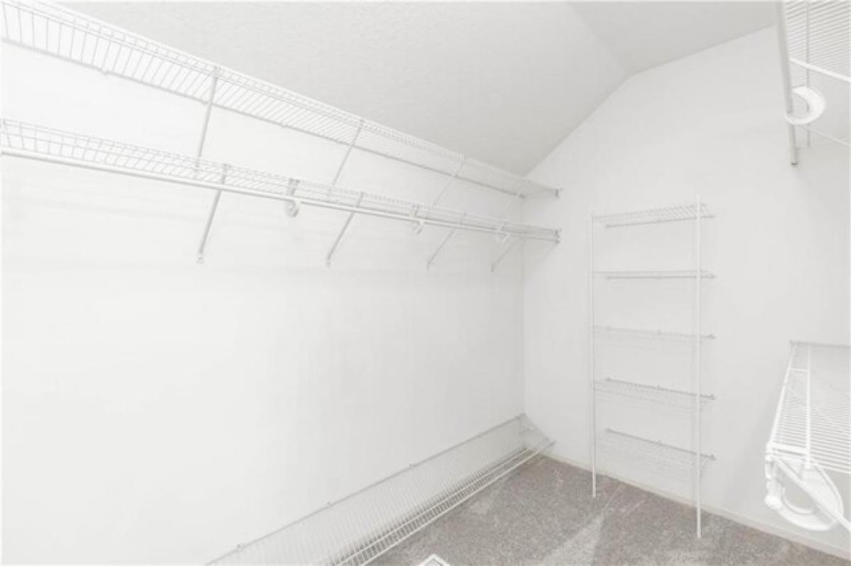 Picture of Home For Sale in Urbandale, Iowa, United States