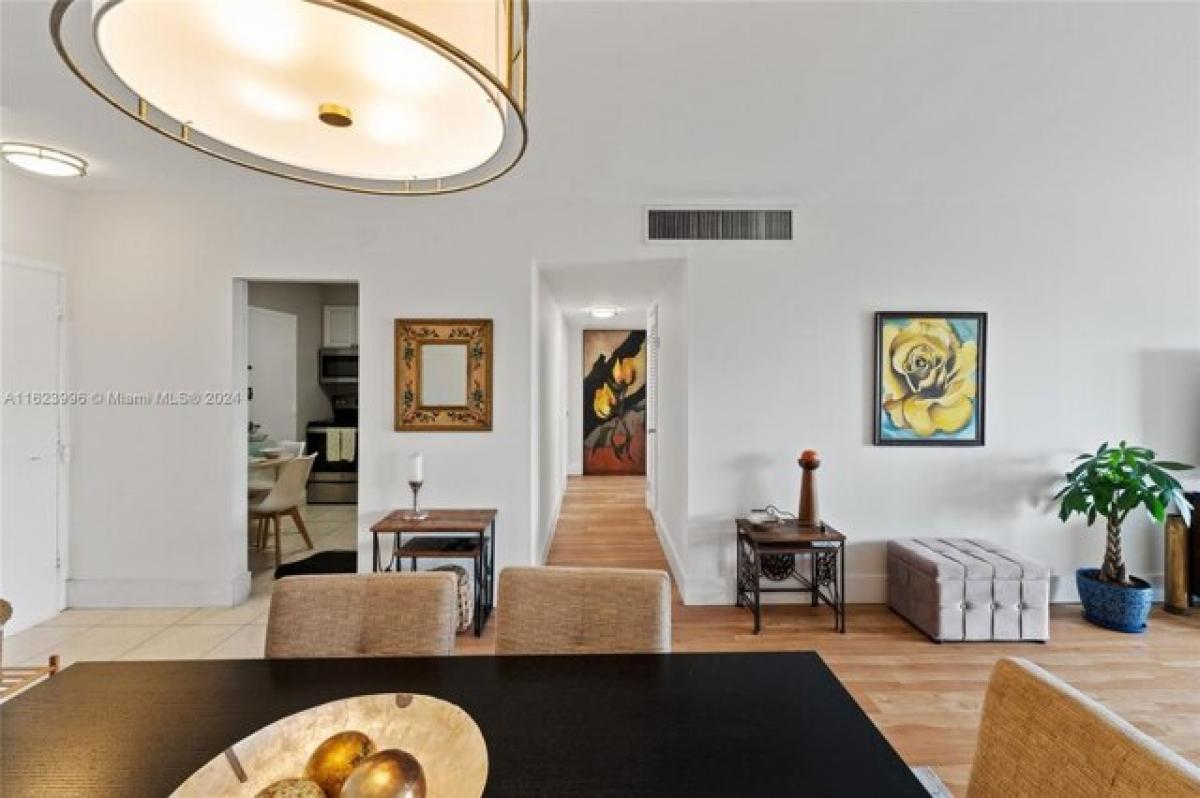 Picture of Home For Sale in North Bay Village, Florida, United States