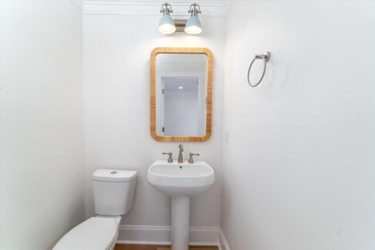 Picture of Home For Sale in Mount Pleasant, South Carolina, United States