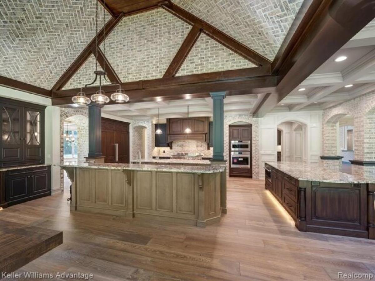 Picture of Home For Sale in Novi, Michigan, United States