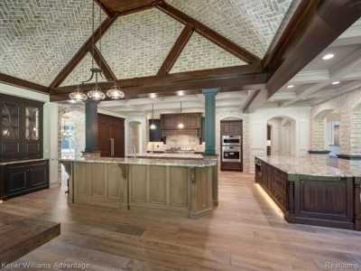 Home For Sale in Novi, Michigan