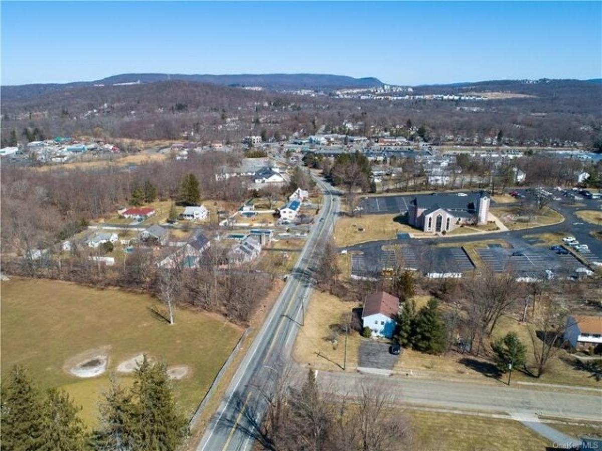 Picture of Home For Sale in Monroe, New York, United States