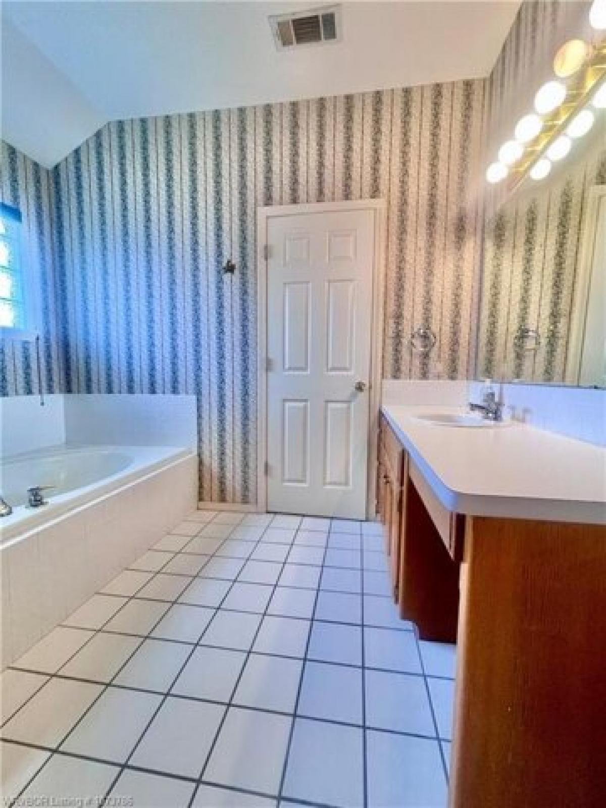 Picture of Home For Sale in Van Buren, Arkansas, United States