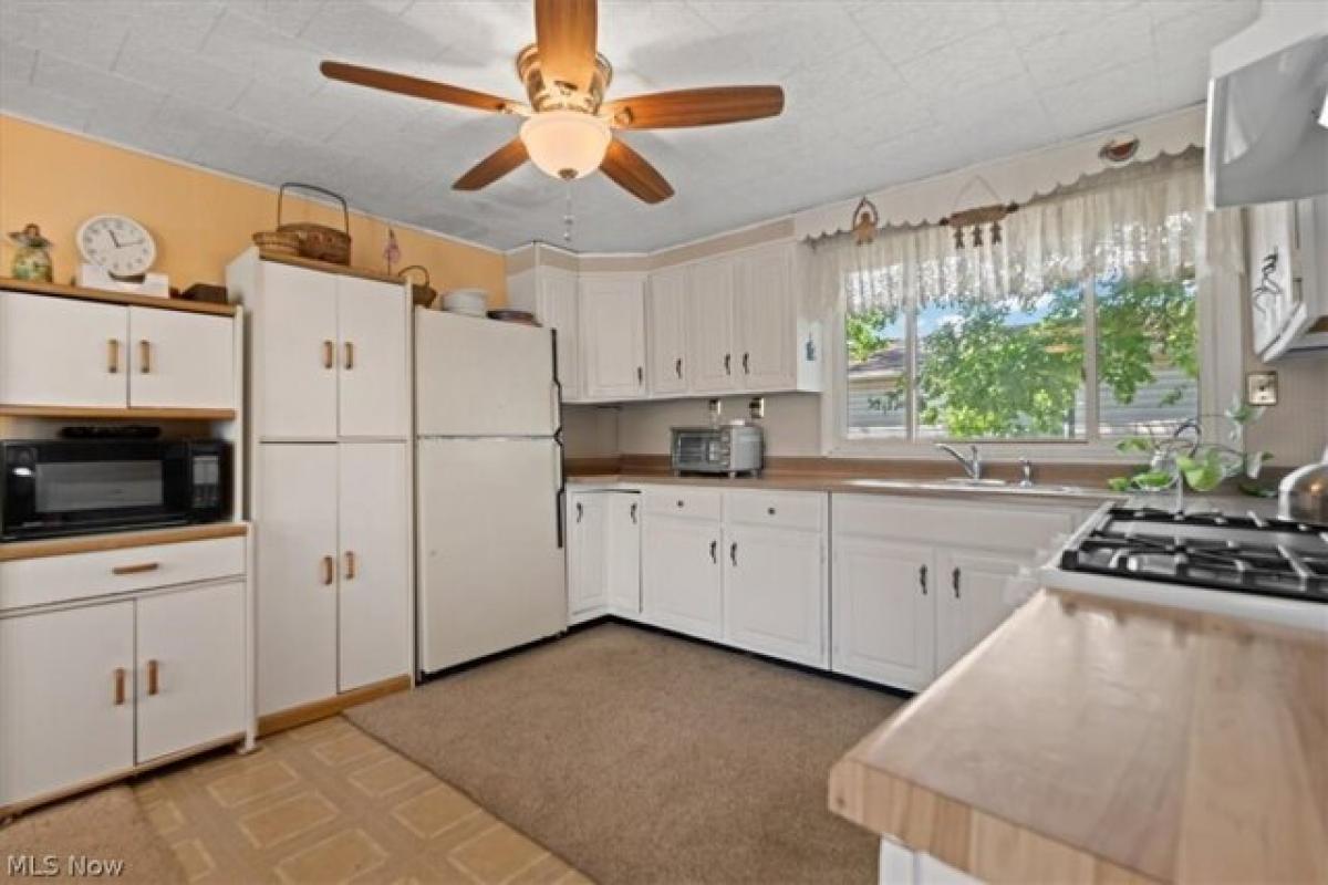 Picture of Home For Sale in Parkersburg, West Virginia, United States