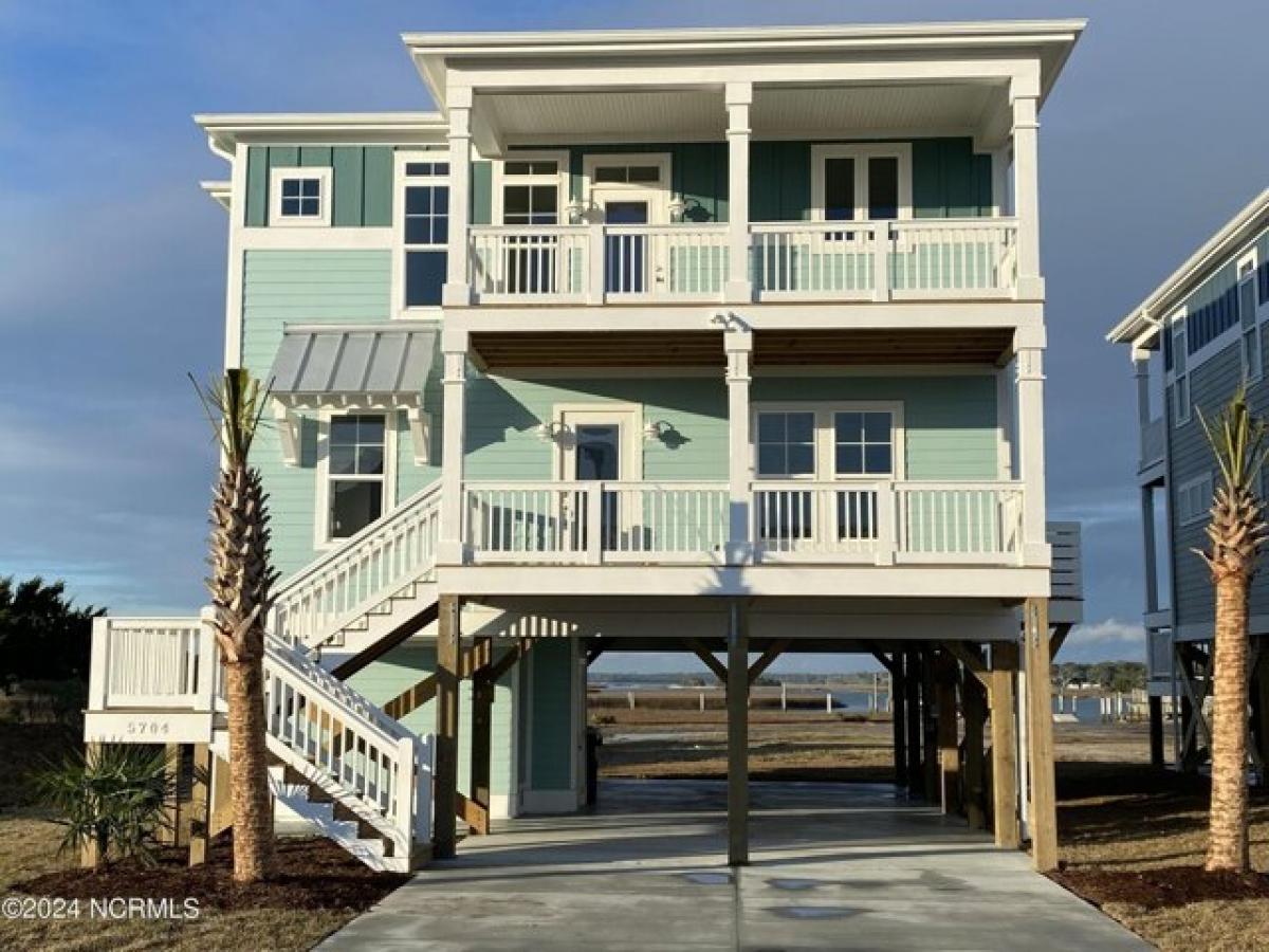 Picture of Home For Sale in Oak Island, North Carolina, United States