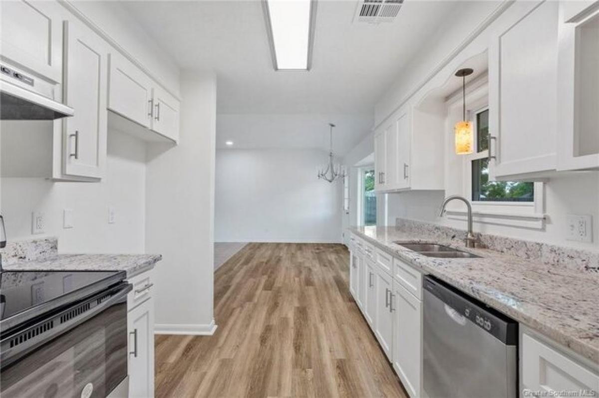 Picture of Home For Sale in Sulphur, Louisiana, United States