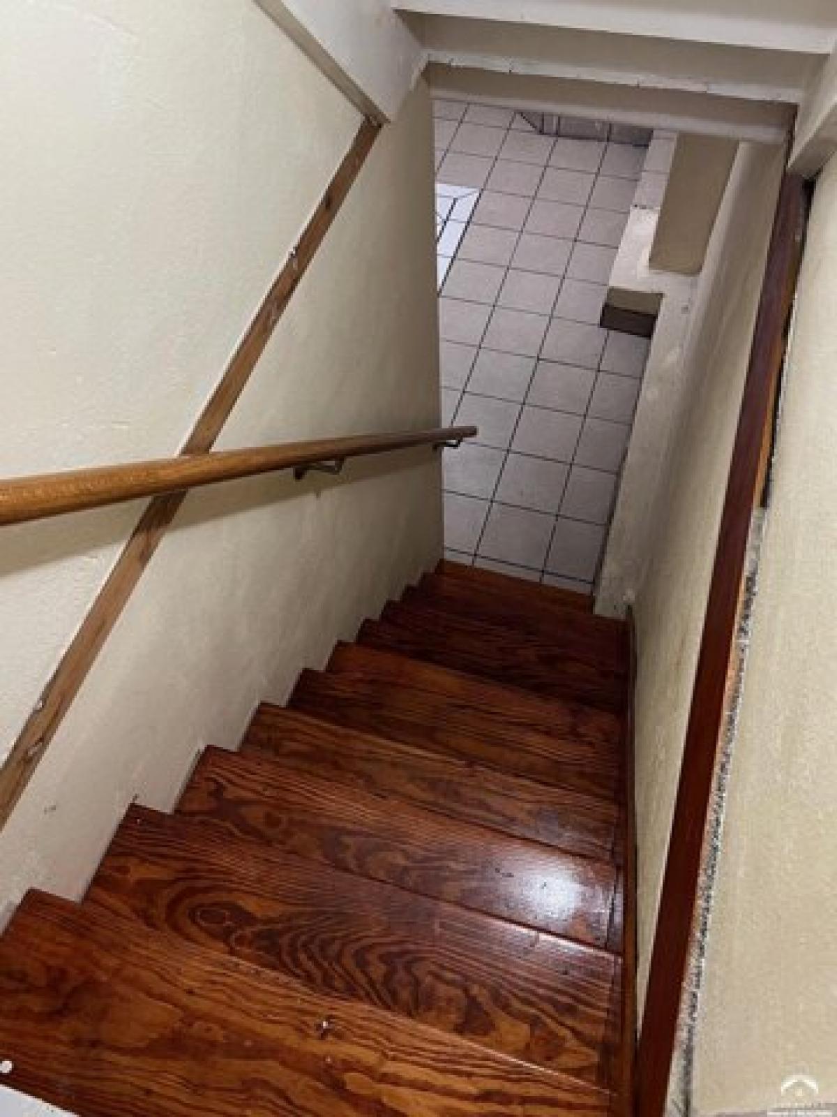 Picture of Home For Sale in Lawrence, Kansas, United States