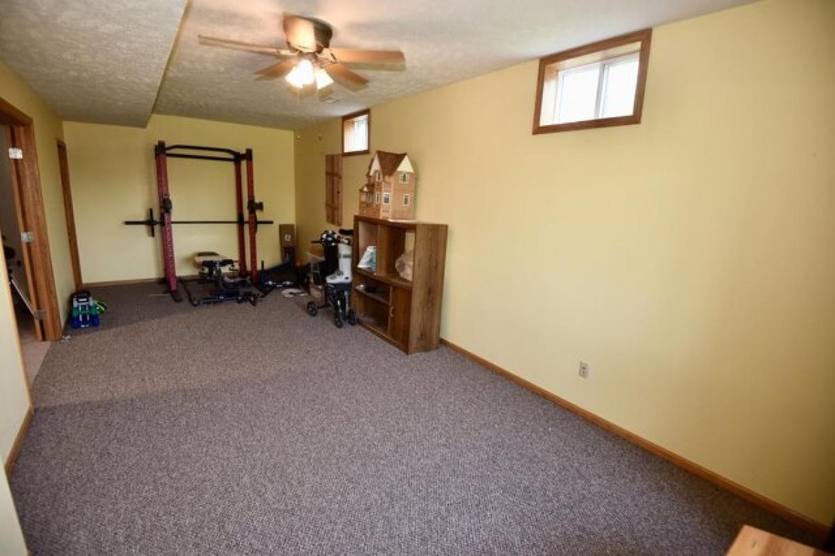 Picture of Home For Sale in Council Bluffs, Iowa, United States